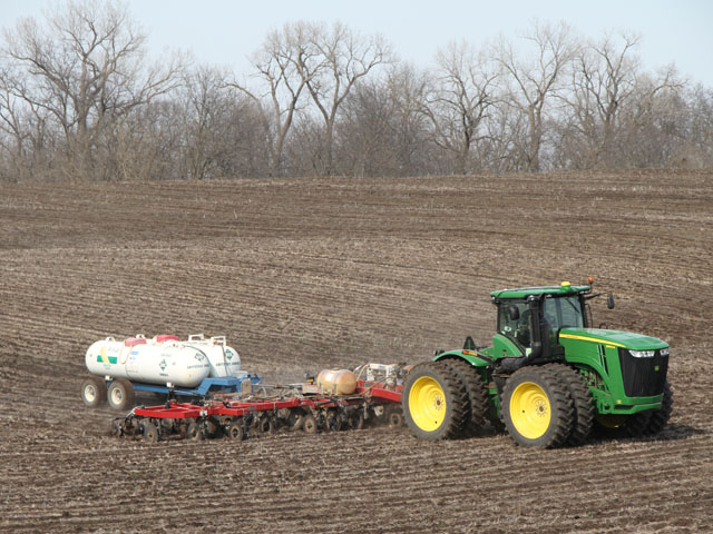 For years, N-Serve was used with anhydrous ammonia when applied in the fall before soil temperatures dropped below 50 degrees Fahrenheit to keep it in the ammonium form. (DTN photo by Pamela Smith)